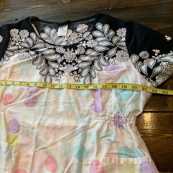 Scrubs Cherokee Monochrome Floral Blouse - Picture 5 of 6